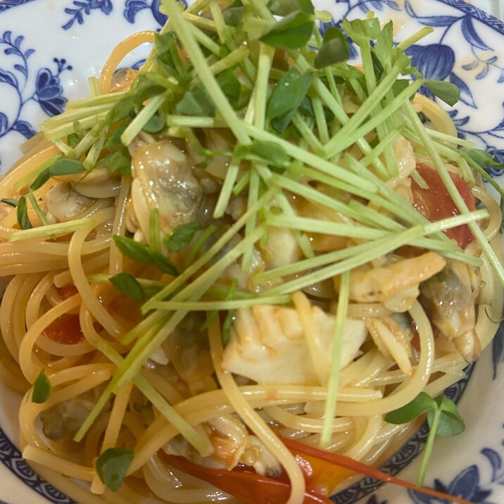 旨味たっぷり！シーフードとトマトのパスタ